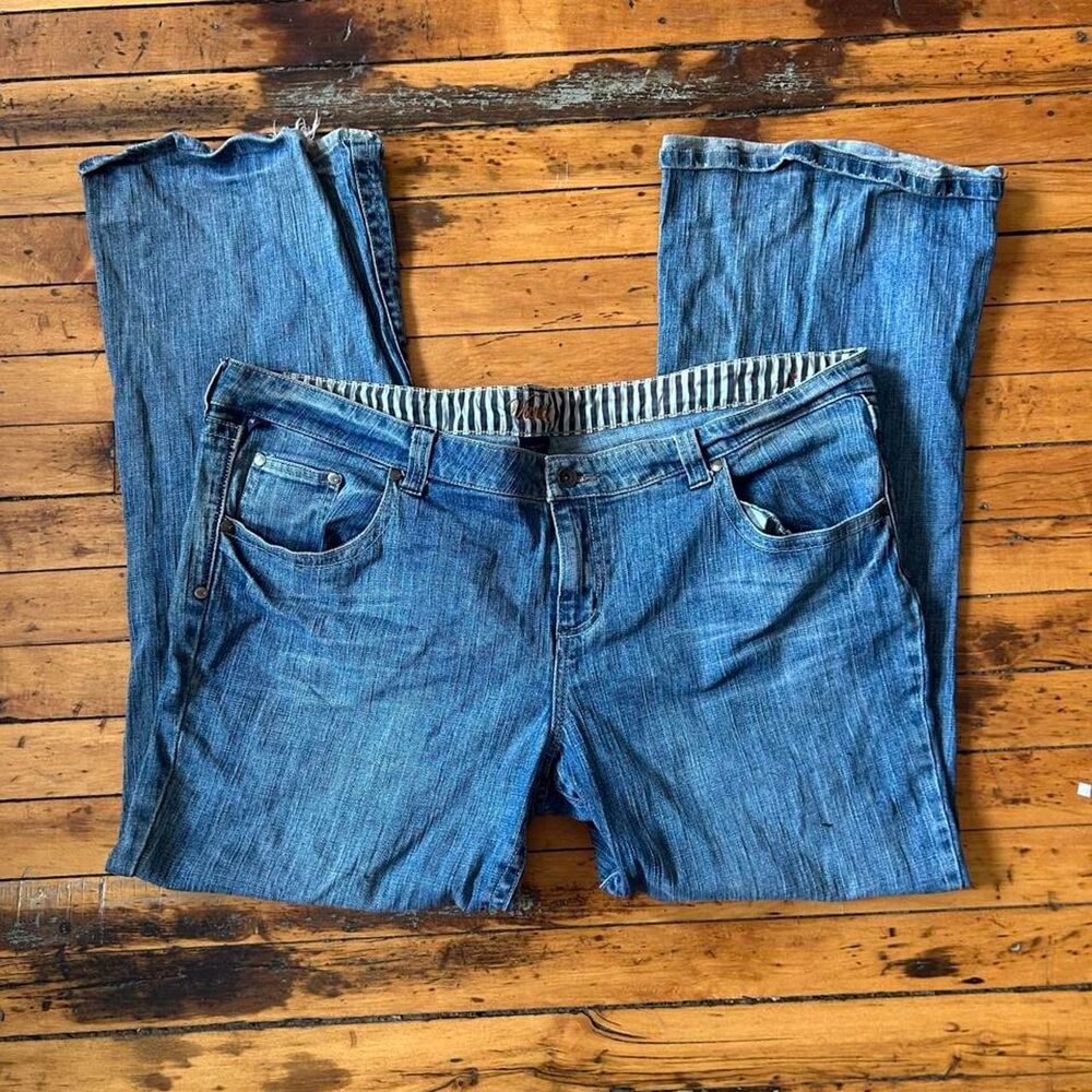 Vanity Y2K Flare Jeans Flap Pocket Distressed Heel Drag Medium Wash 34x31
